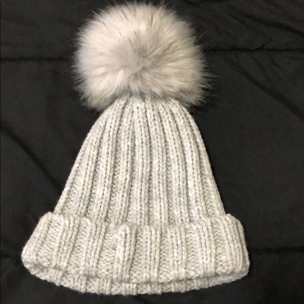Grey Pom Hat 🖤